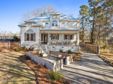 Lake Home For Sale in Lake Waccamaw, North Carolina