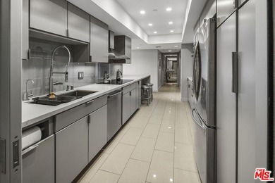 An exceptionally rare opportunity to own one of Azzurra's most - photo 7