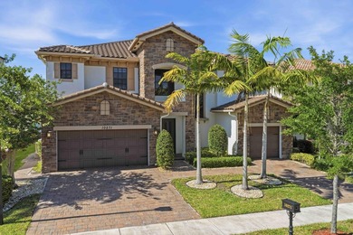 Experience Luxury waterfront living 2020 build of MiraLago. This - photo 2