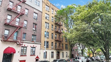 Welcome to this exceptional multi-family residential building - photo 1