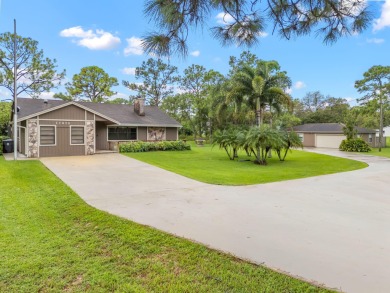 (private lake, pond, creek) Home For Sale in Loxahatchee Florida