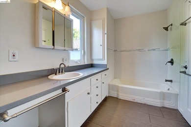 Charming property in Richmond's North & East neighborhood set on - photo 32
