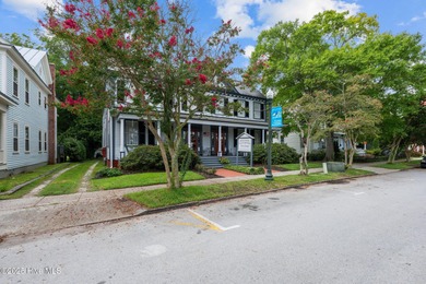 The Benjamin Ellis House-A Distinguished Historic Bed & - photo 8