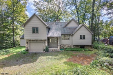 Contemporary Elegance with Stunning Lake Views. Welcome to this - photo 3