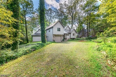 Contemporary Elegance with Stunning Lake Views. Welcome to this - photo 4