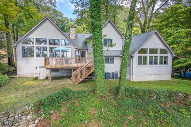 Contemporary Elegance with Stunning Lake Views. Welcome to this - photo 6