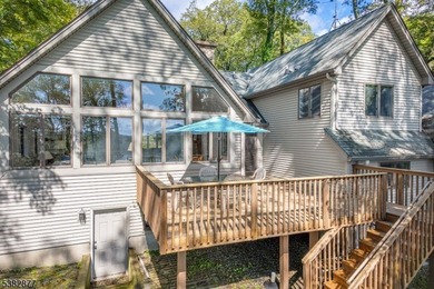 Contemporary Elegance with Stunning Lake Views. Welcome to this - photo 7