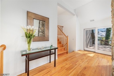 Contemporary Elegance with Stunning Lake Views. Welcome to this - photo 10