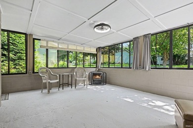 Welcome Home to 403 Mineral Springs Blvd! Imagine waking up in a - photo 6