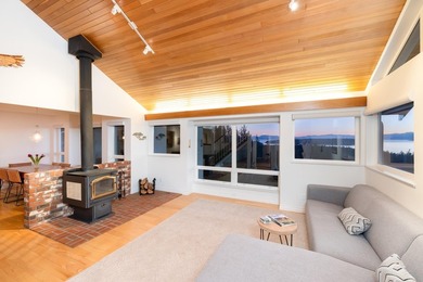 Sensational private parkland estate above Secret Cove in - photo 11