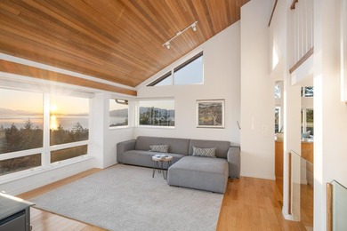Sensational private parkland estate above Secret Cove in - photo 12