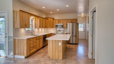 Beautifully maintained 4 bed, 3 bath custom home with 2,624 sq - photo 16