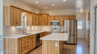 Beautifully maintained 4 bed, 3 bath custom home with 2,624 sq - photo 17
