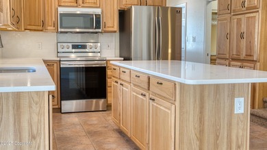 Beautifully maintained 4 bed, 3 bath custom home with 2,624 sq - photo 18
