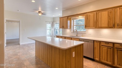 Beautifully maintained 4 bed, 3 bath custom home with 2,624 sq - photo 19