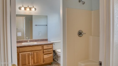 Beautifully maintained 4 bed, 3 bath custom home with 2,624 sq - photo 26