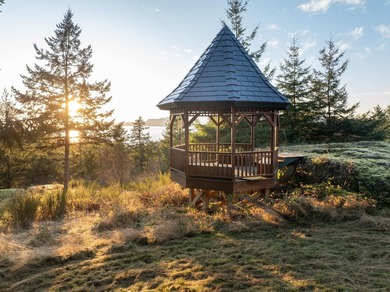 Sensational private parkland estate above Secret Cove in - photo 28