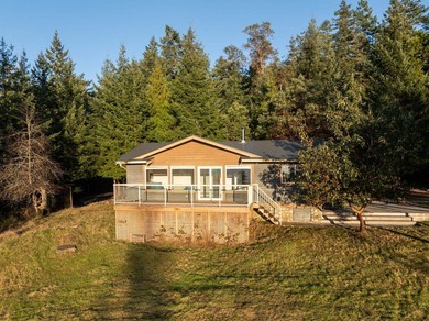 Sensational private parkland estate above Secret Cove in - photo 30
