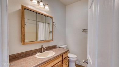 Beautifully maintained 4 bed, 3 bath custom home with 2,624 sq - photo 32