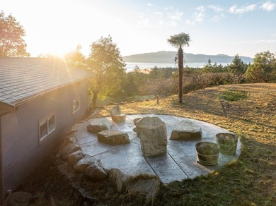 Sensational private parkland estate above Secret Cove in - photo 36