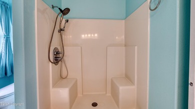 Beautifully maintained 4 bed, 3 bath custom home with 2,624 sq - photo 52