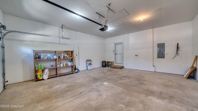 Beautifully maintained 4 bed, 3 bath custom home with 2,624 sq - photo 60