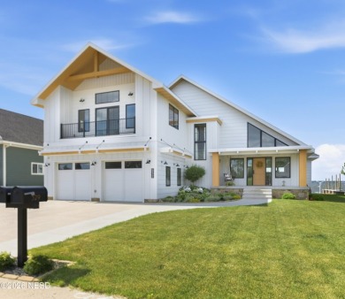 STUNNING LAKE HOME ON LAKE KAMPESKA - photo 1