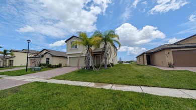 Beautifully 4-bedroom, 3 full bath home offering spacious living - photo 3