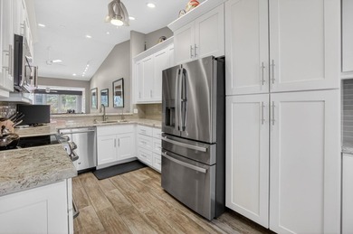 Beautiful 3 bedroom 2.5 Bathroom 1.5 Garage Villa with golf - photo 3