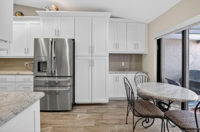 Beautiful 3 bedroom 2.5 Bathroom 1.5 Garage Villa with golf - photo 4