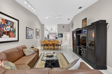 Beautiful 3 bedroom 2.5 Bathroom 1.5 Garage Villa with golf - photo 9