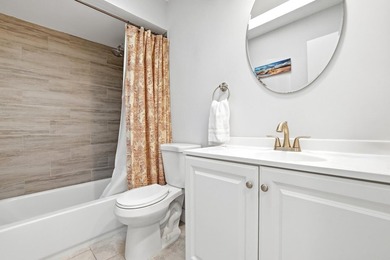 Looking for a cute, renovated 2 bed/2 bath, with no HOA, a large - photo 15