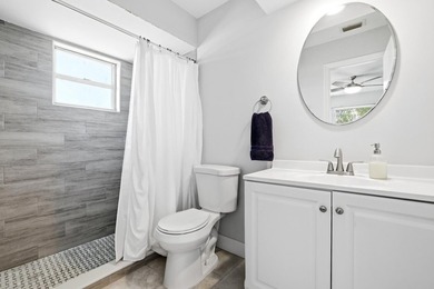 Looking for a cute, renovated 2 bed/2 bath, with no HOA, a large - photo 18