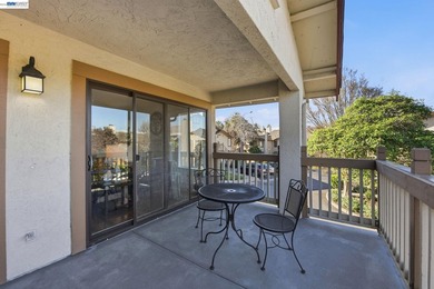 Bright and private end-unit condo in Fremont's desirable - photo 3