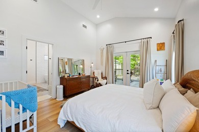 Custom built 3-bedroom Florida cottage with a metal roof, modern - photo 15