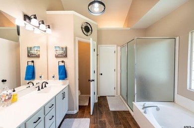 Welcome to 233 E El Dorado-an updated and well-appointed - photo 20