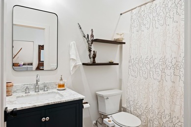 Custom built 3-bedroom Florida cottage with a metal roof, modern - photo 21