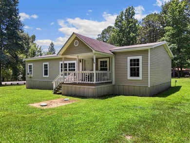Discover the perfect blend of comfort, space, and lake living! - photo 4
