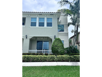 Beautiful waterfront townhouse located in the highly desirable - photo 3