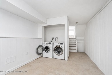 Welcome to this well-maintained single-family semi-attached home - photo 23