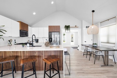 Modern lakefront luxury meets timeless tranquility. Fully - photo 25