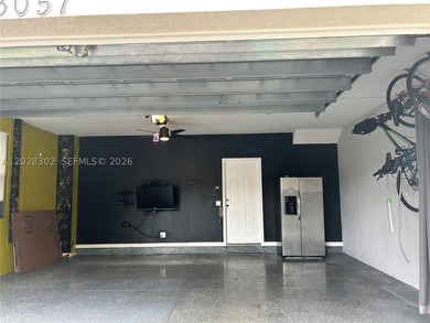 Beautiful waterfront townhouse located in the highly desirable - photo 6