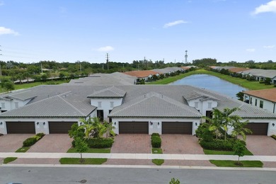 BREATHTAKING 55+ 3/2/2 VILLA IN *THE FALLS OF PARKLAND*. START - photo 1