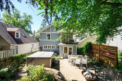 Timeless 1924 Craftsman beautifully blends historic character - photo 2
