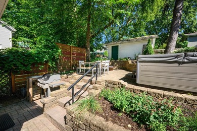 Timeless 1924 Craftsman beautifully blends historic character - photo 4