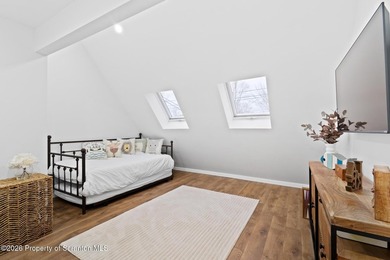Welcome to your own private lakeside retreat in the desirable - photo 26