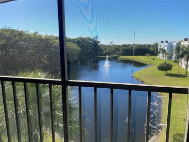 Lake Condo For Sale in Delray Beach, Florida