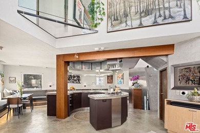Set mid-block on one of LA's most coveted walk streets, 24 - photo 3