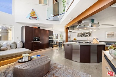 Set mid-block on one of LA's most coveted walk streets, 24 - photo 5