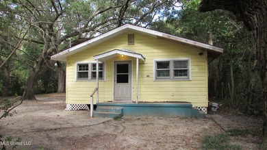 Beautiful large oak trees surround this 3bdrm 1bth home. No - photo 1